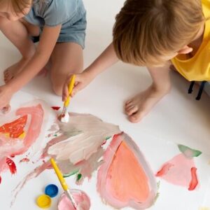 Plano de Aula – Educação Infantil (Pré-escola) Traços, sons, cores e formas: Retratando brincadeiras e infâncias por meio da produção artística.